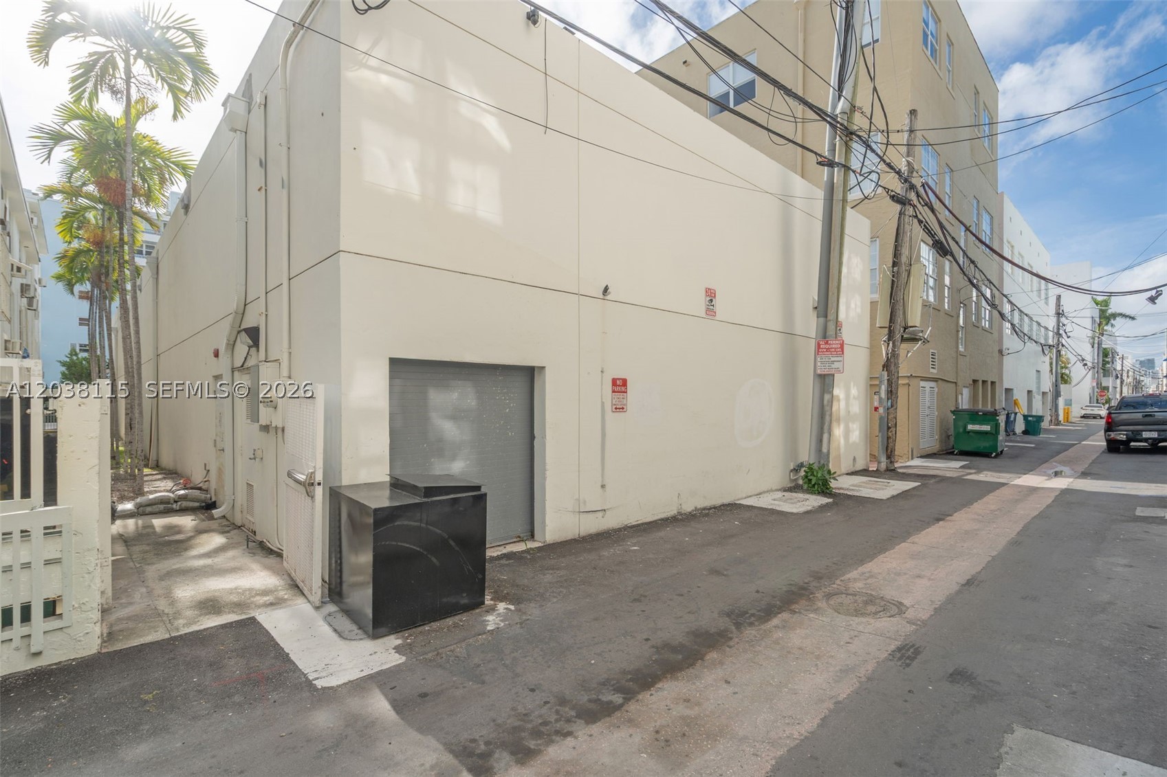 721 Collins Ave Property Photo 11