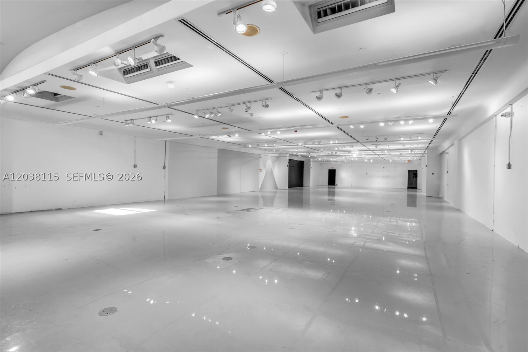 721 Collins Ave Property Photo 15