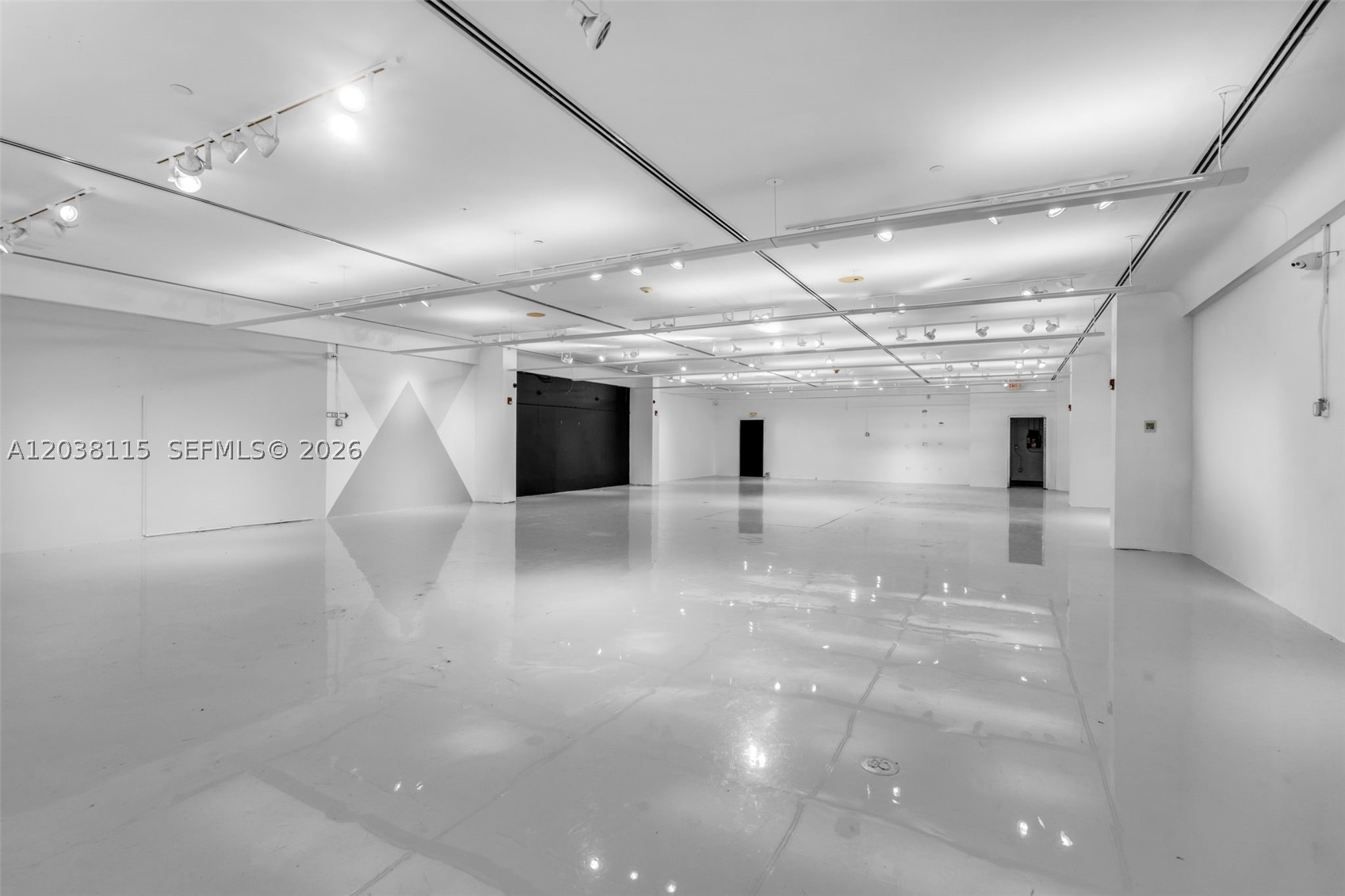 721 Collins Ave Property Photo 16