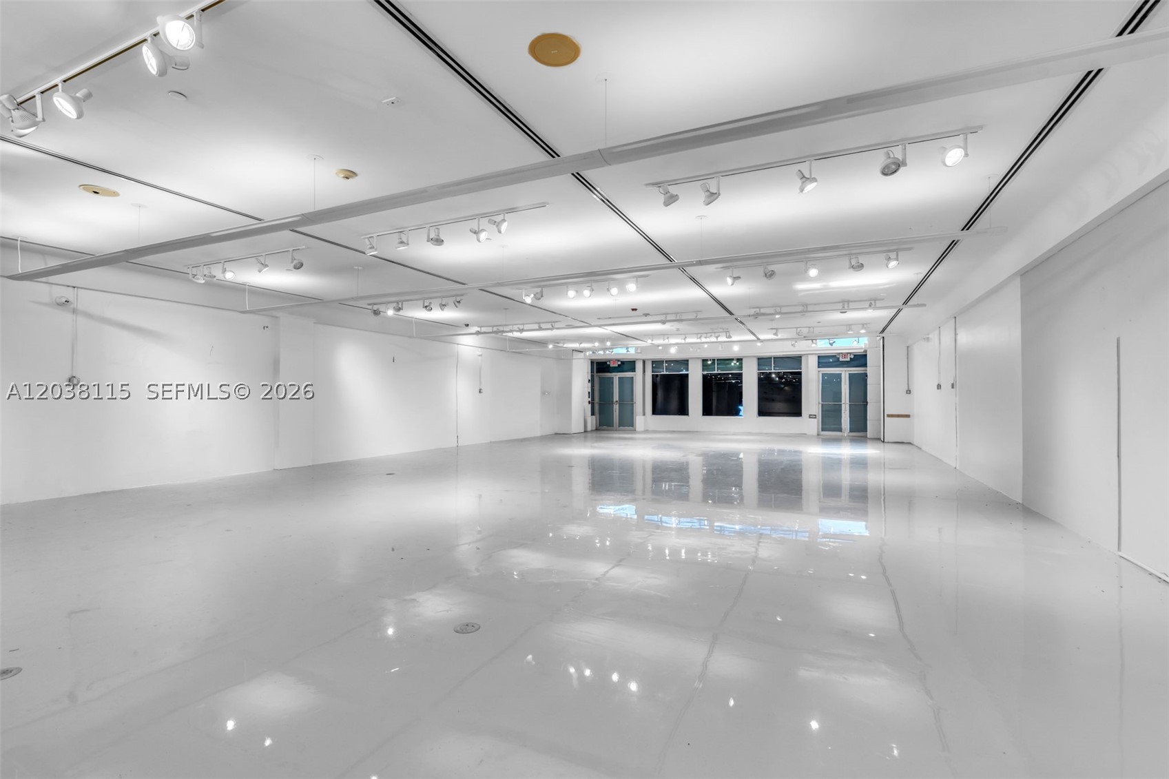 721 Collins Ave Property Photo 22
