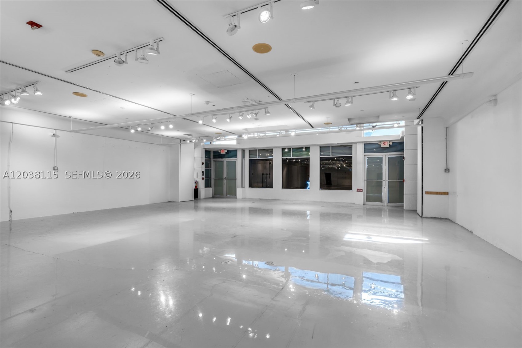 721 Collins Ave Property Photo 23