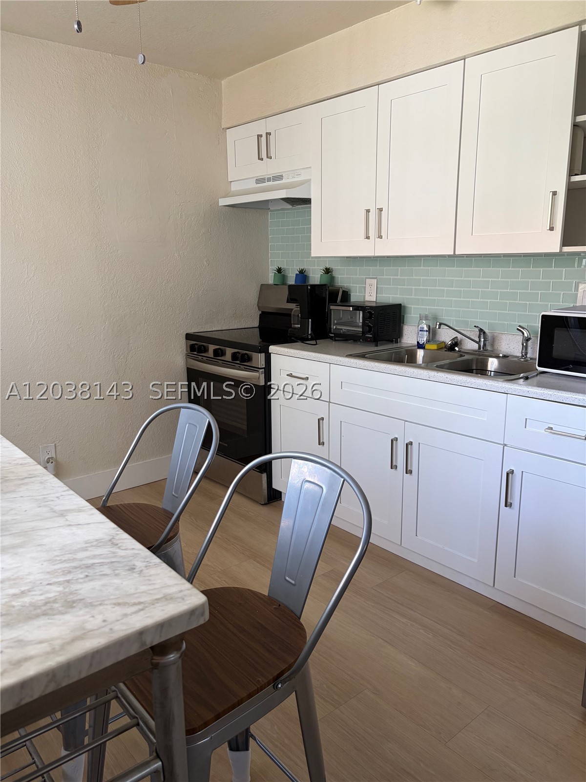 1635 Dewey St B Property Photo 1