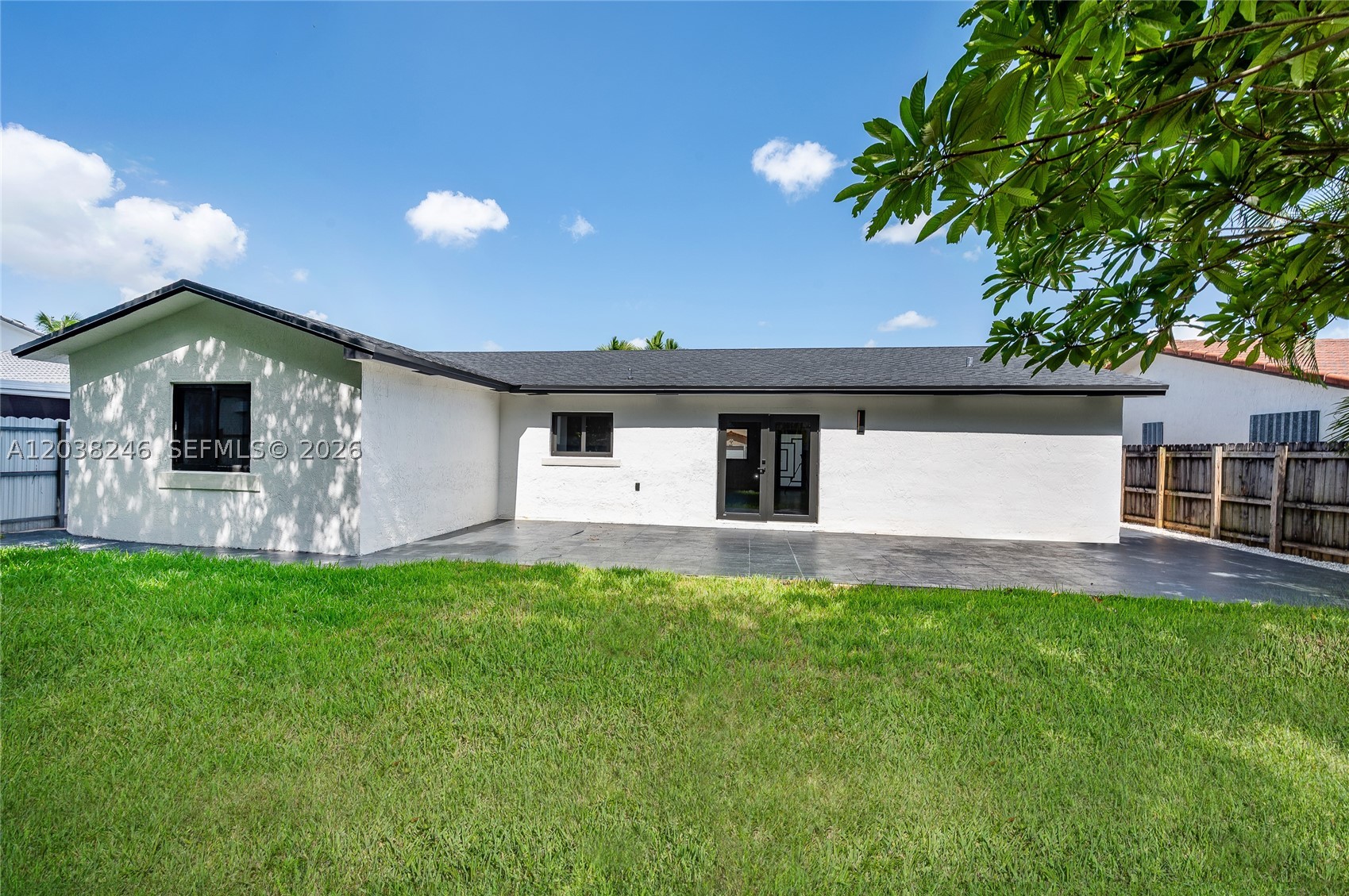 A12038246 Property Photo 3