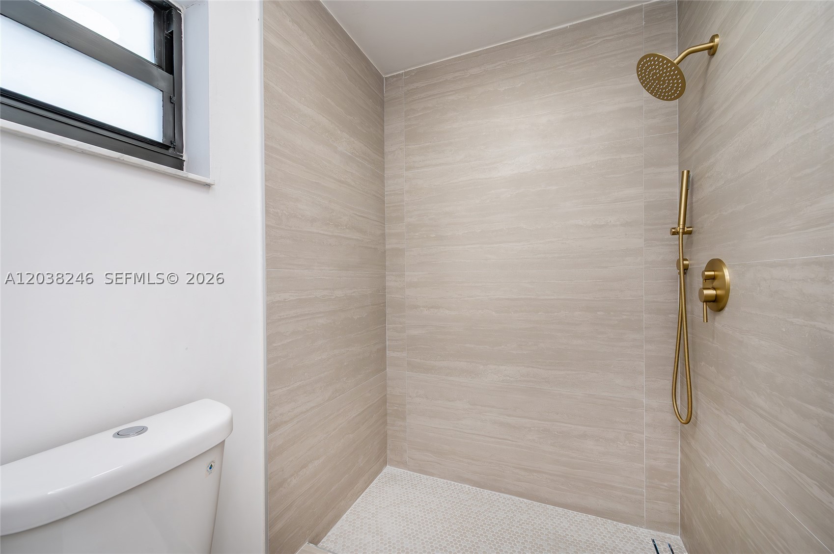 A12038246 Property Photo 12