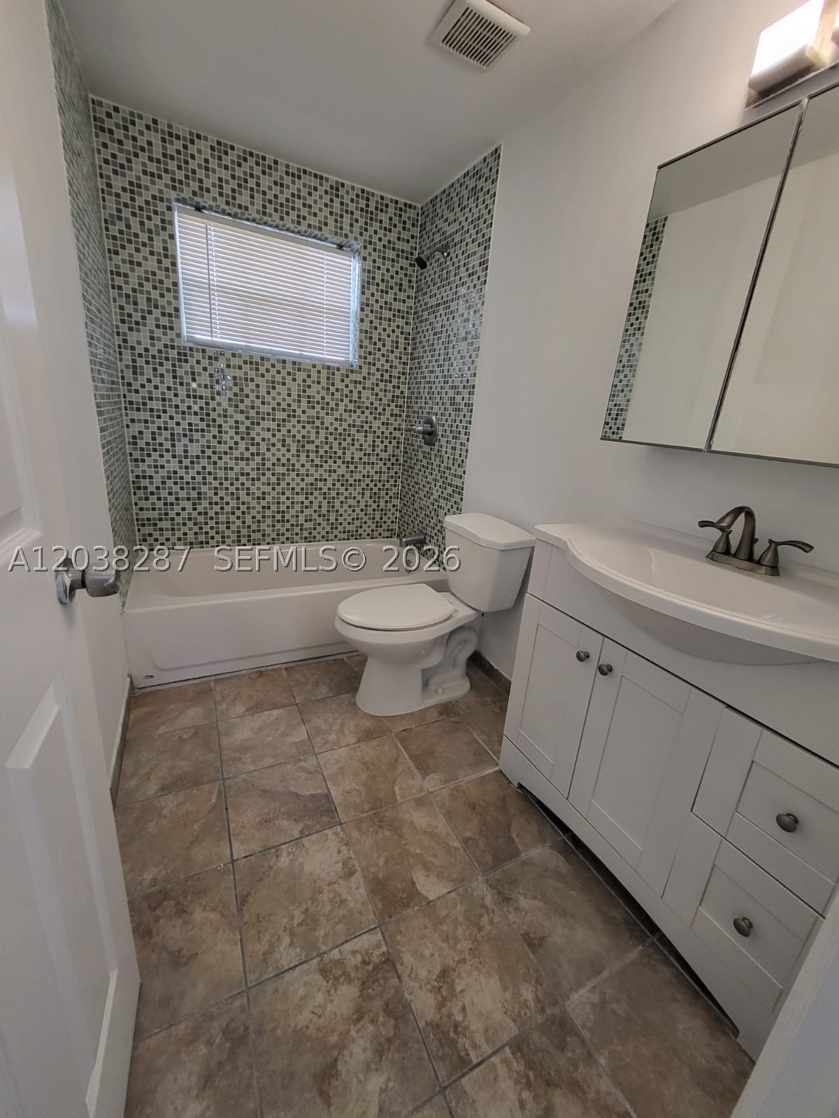 1450 Ne 170th St 305 Property Photo 10