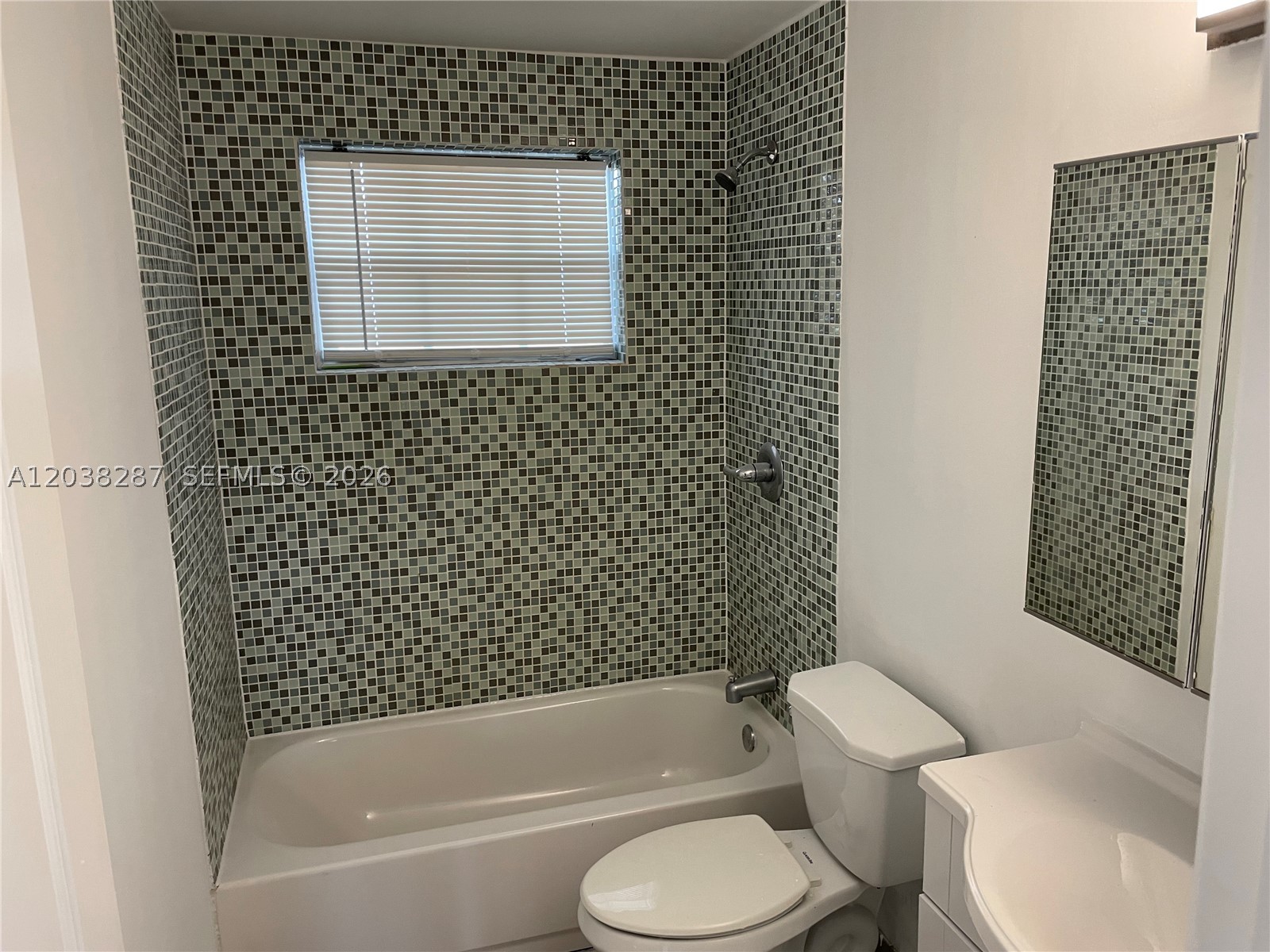 1450 Ne 170th St 305 Property Photo 19
