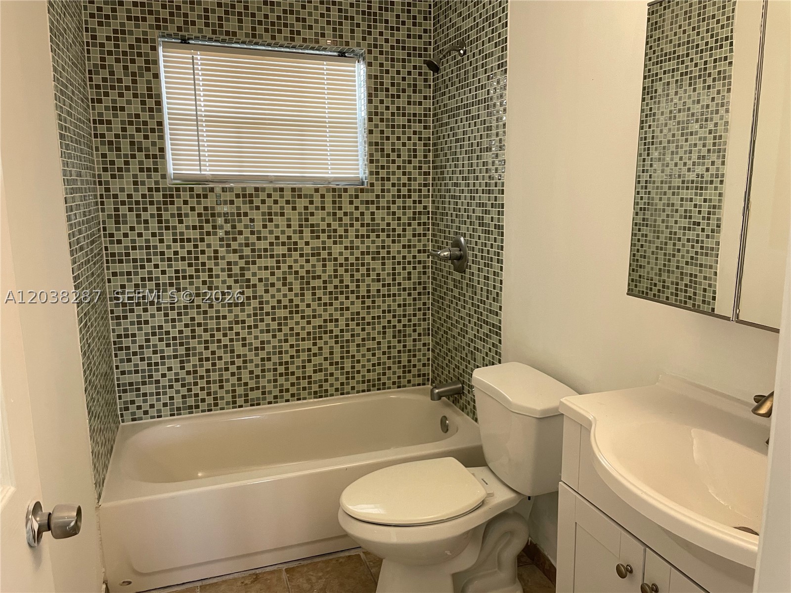 1450 Ne 170th St 305 Property Photo 26