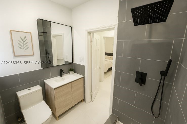733 Michigan Ave 9 Property Photo 7