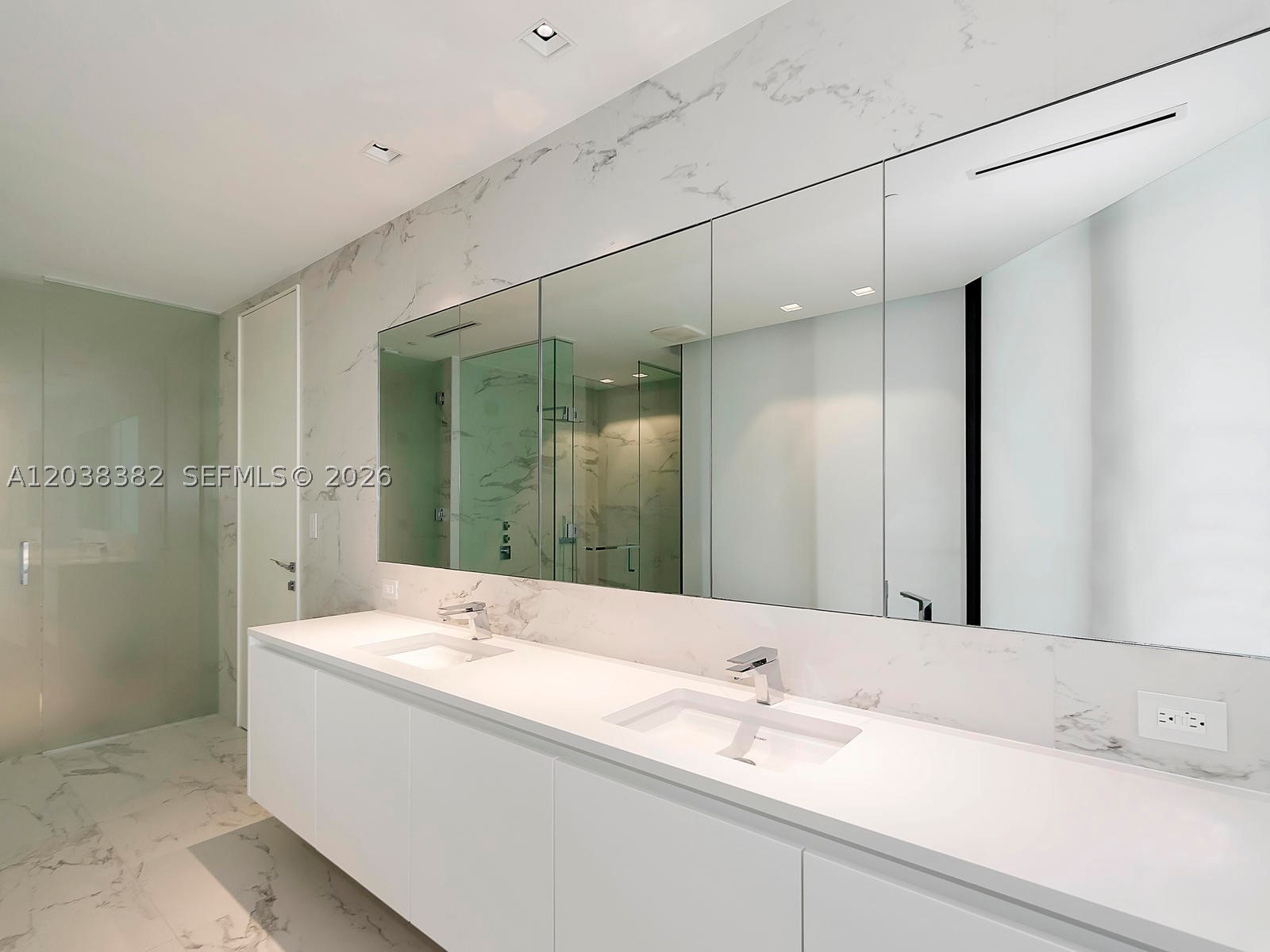 1000 Biscayne Blvd 2002 Property Photo 28