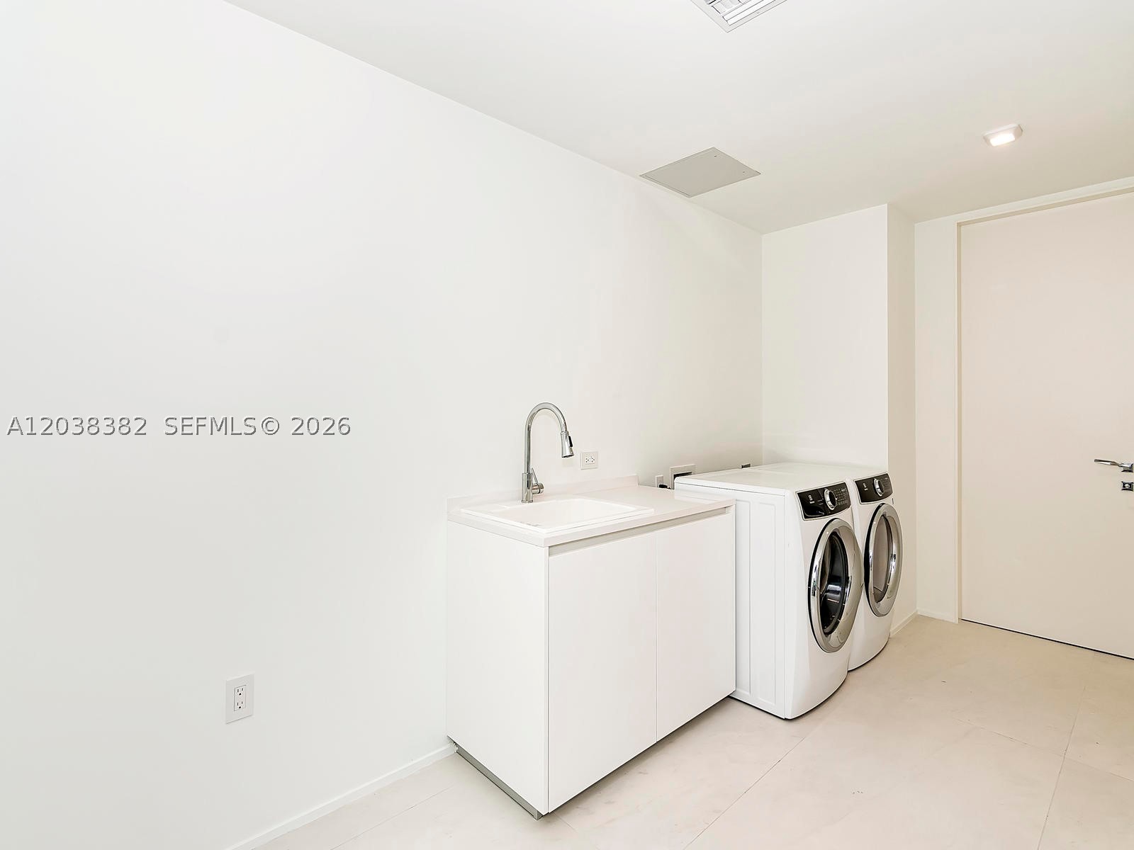 1000 Biscayne Blvd 2002 Property Photo 54