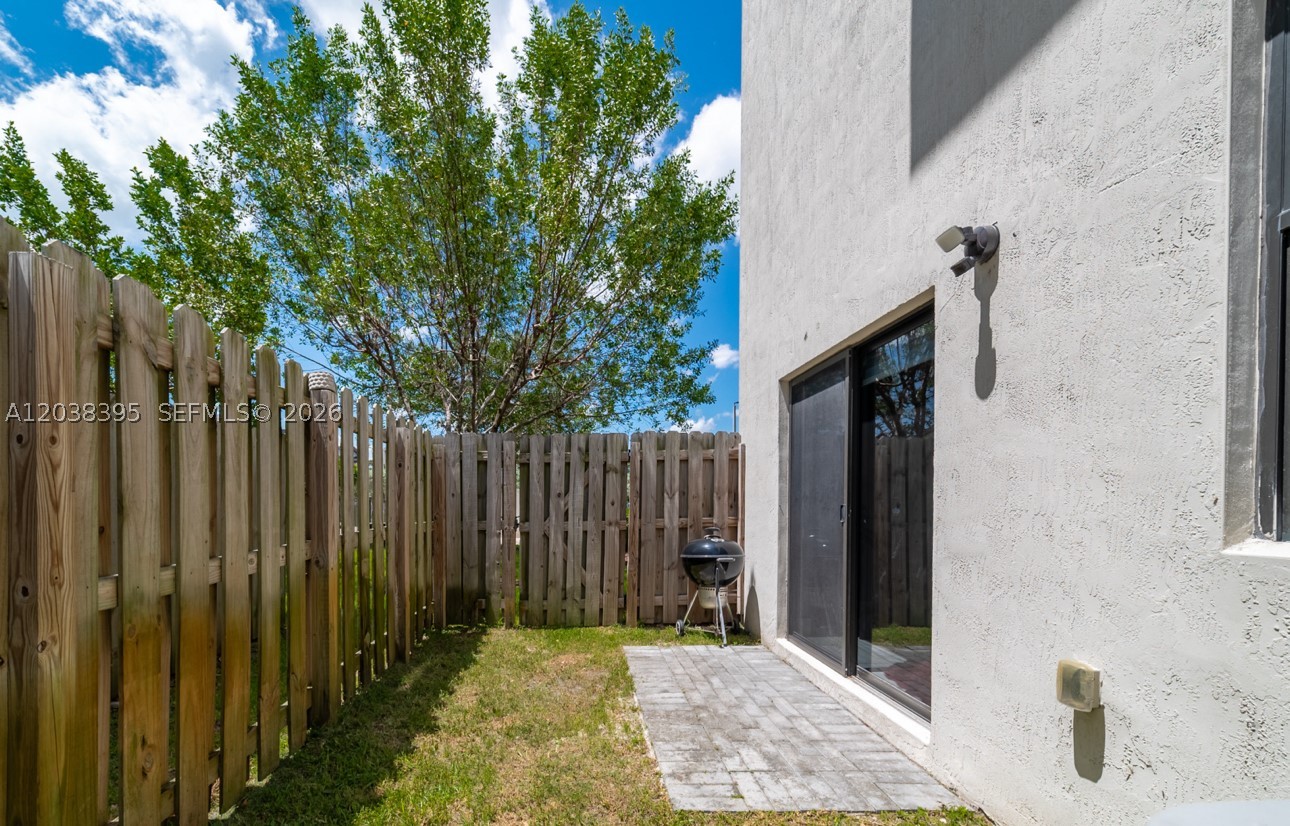 10443 Nw 82nd St 8 Property Photo 6