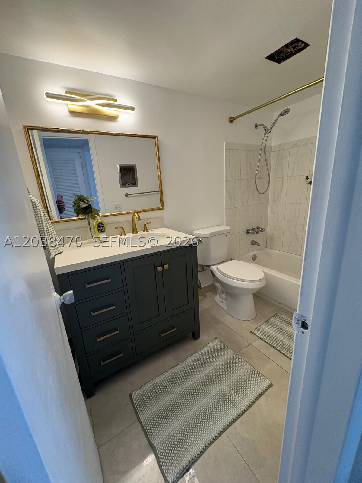 541 Blue Heron Dr 215 Property Photo 8
