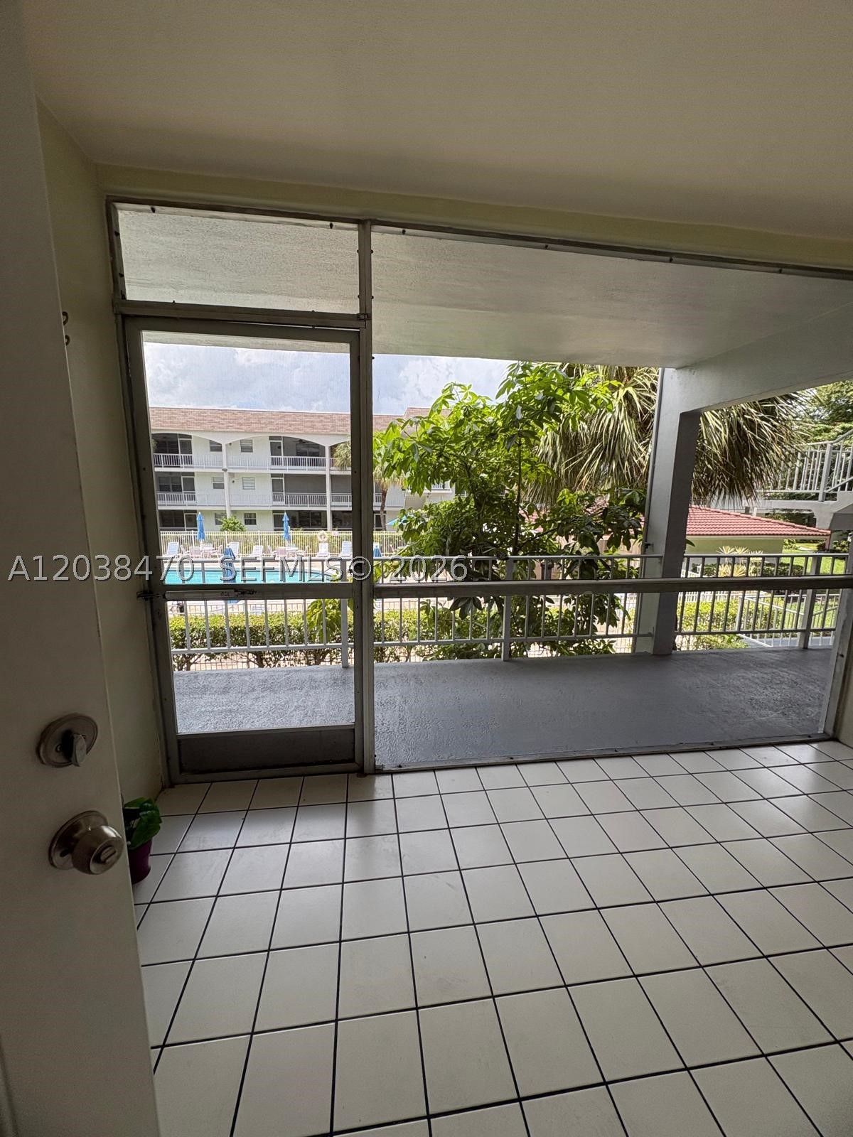 541 Blue Heron Dr 215 Property Photo 18
