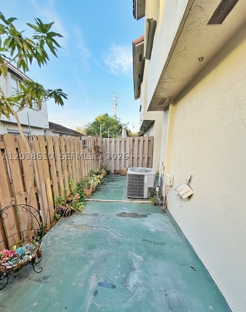 10877 Nw 8th St Property Photo 38
