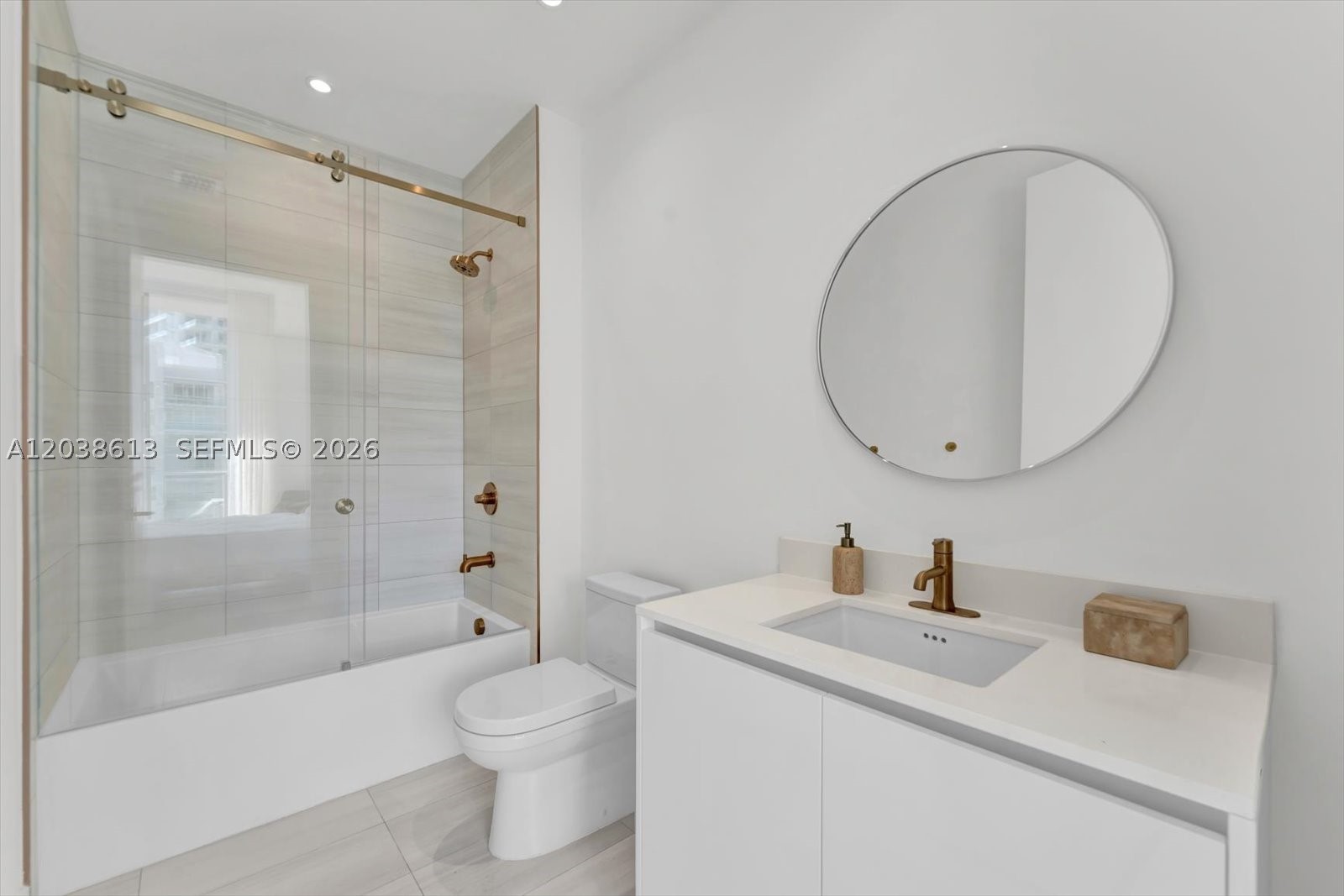 2655 S Bayshore Dr 1606 Property Photo 22