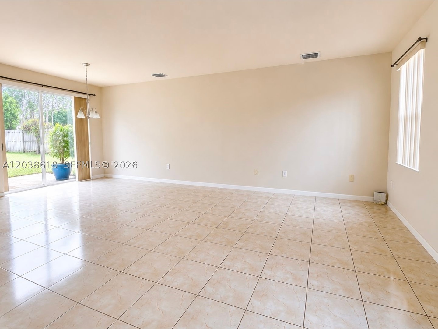 641 E Mowry Ct Property Photo 2