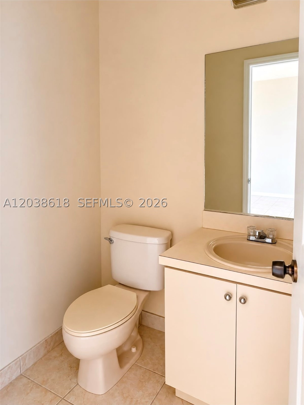 641 E Mowry Ct Property Photo 4