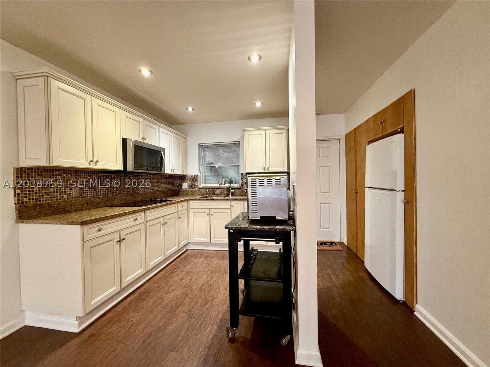 3048 E Sunrise Lakes Dr 217 Property Photo 2