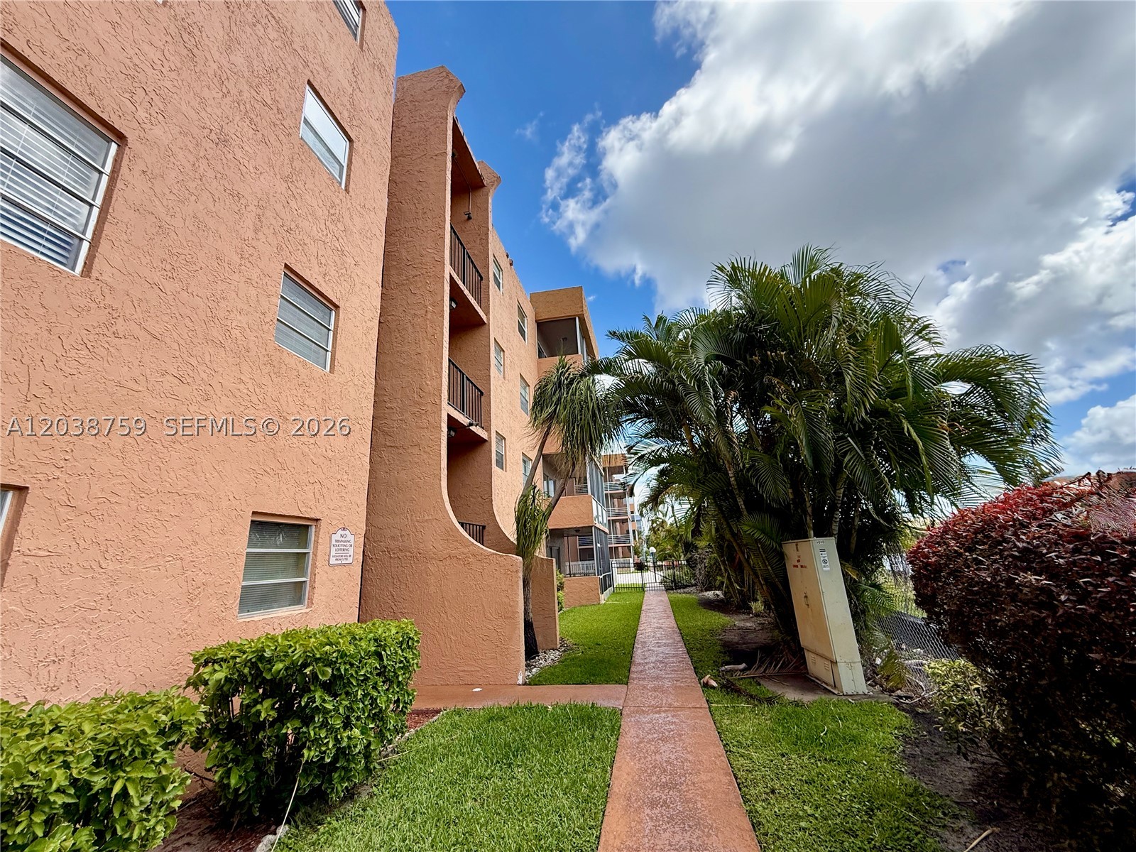 3048 E Sunrise Lakes Dr 217 Property Photo 31