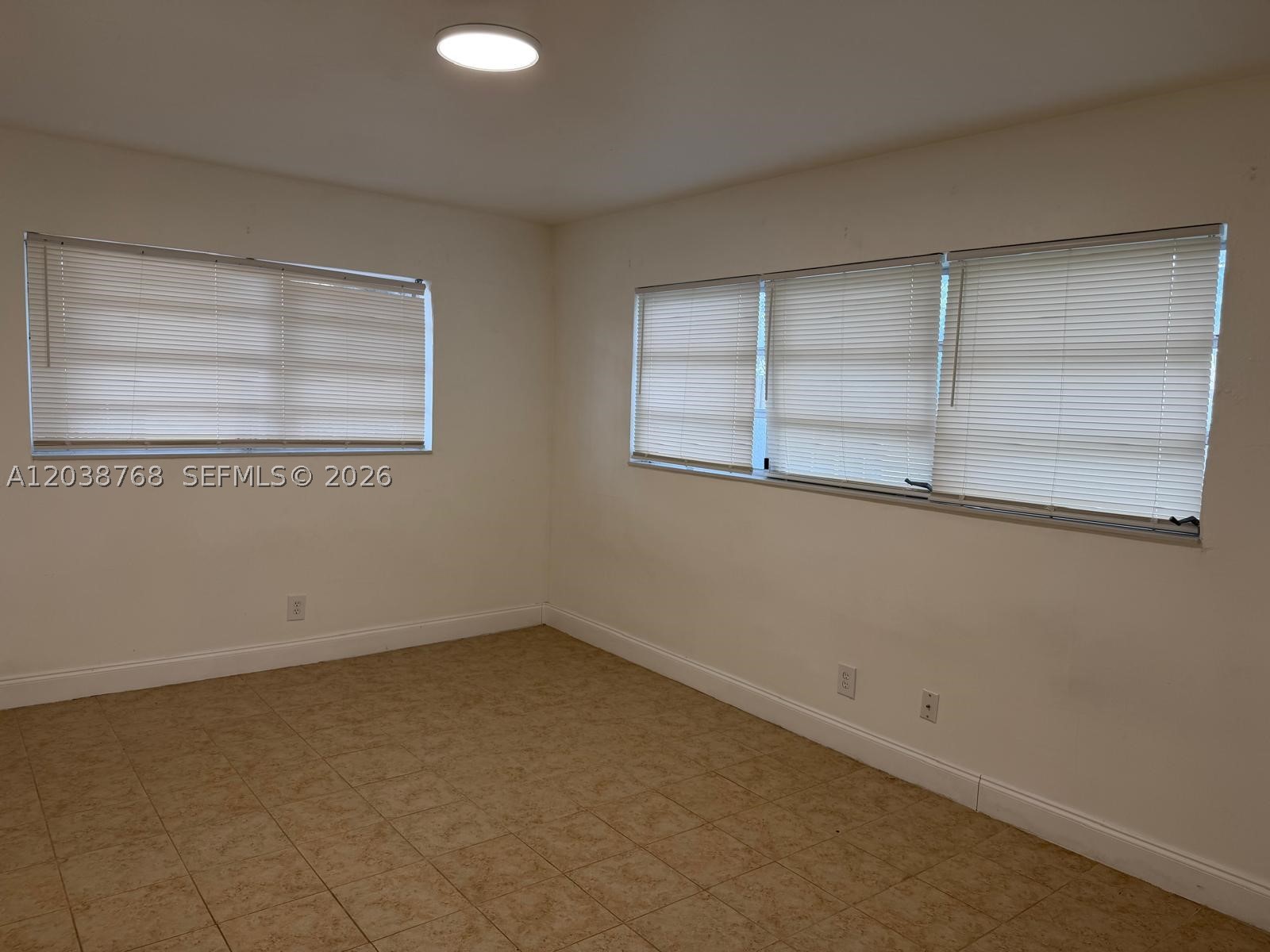 325 Ne 2 St 5 Property Photo 8