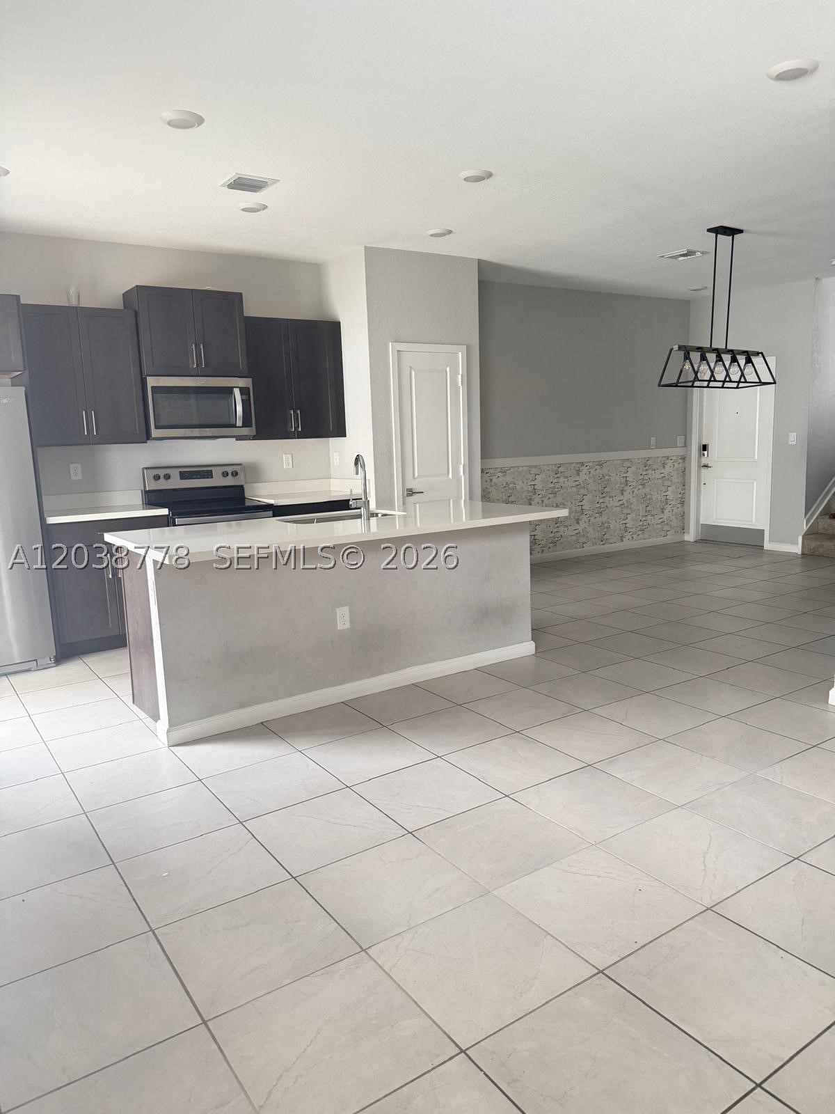 834 Se 16th Ct Property Photo 6