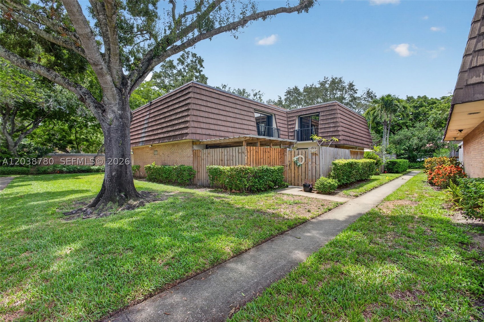 114 1st Ln Property Photo 1