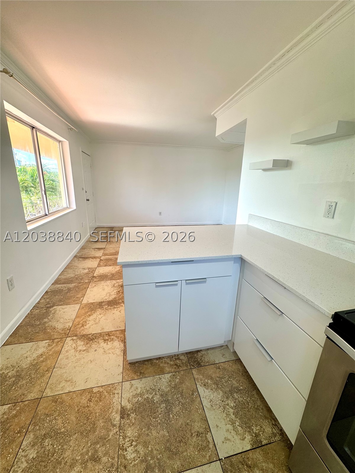 1020 Sw 7th St 9 Property Photo 3