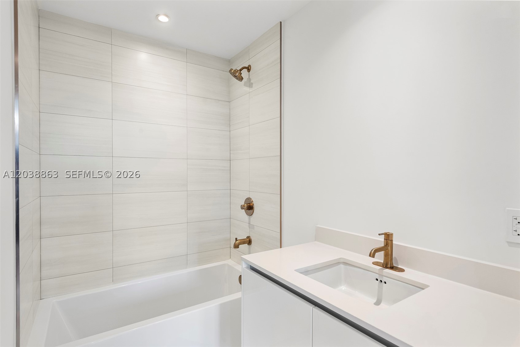 2678 Tigertail Ave 1005 Property Photo 12