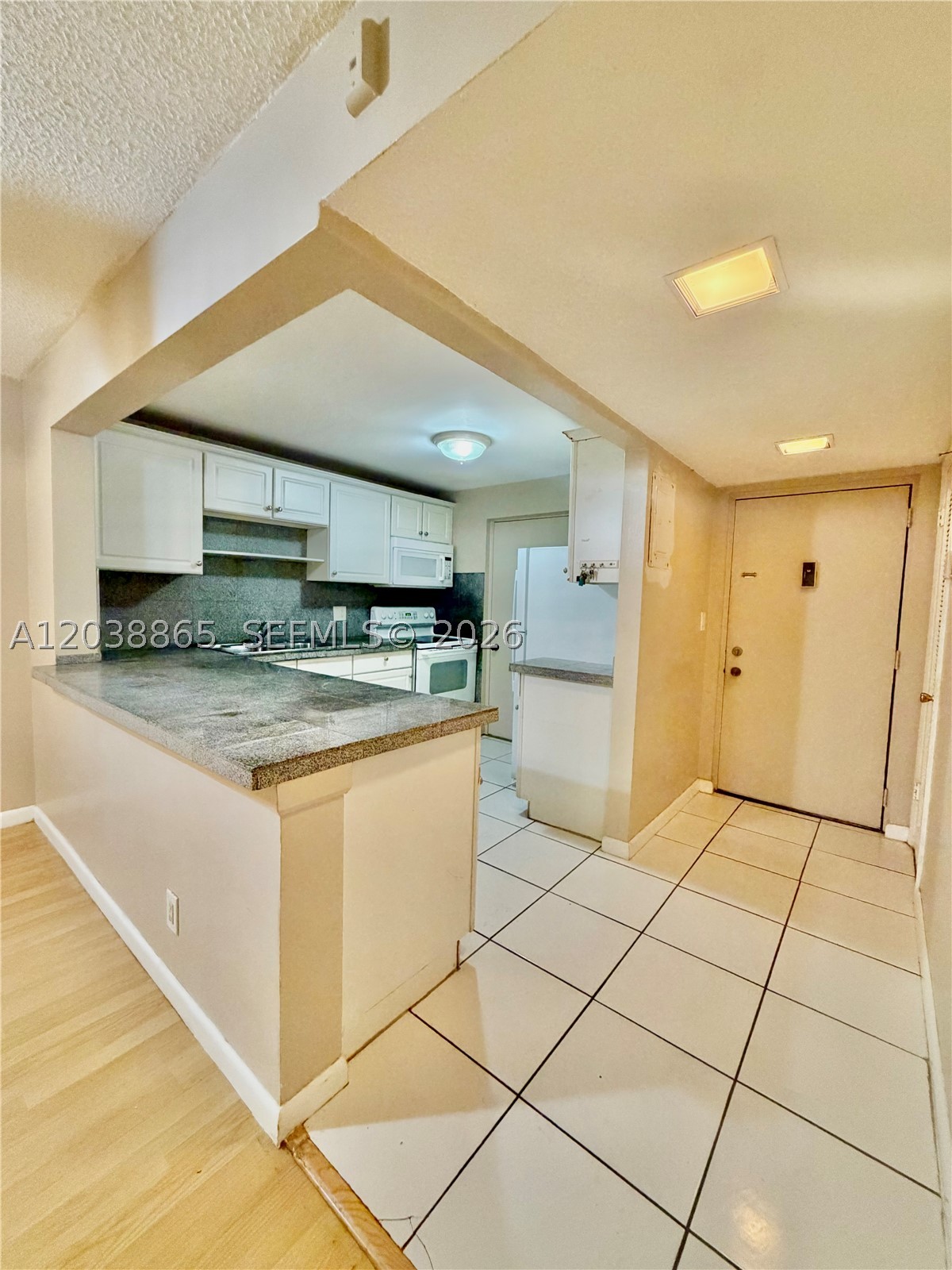 2320 S Cypress Bend Dr 206 Property Photo 4