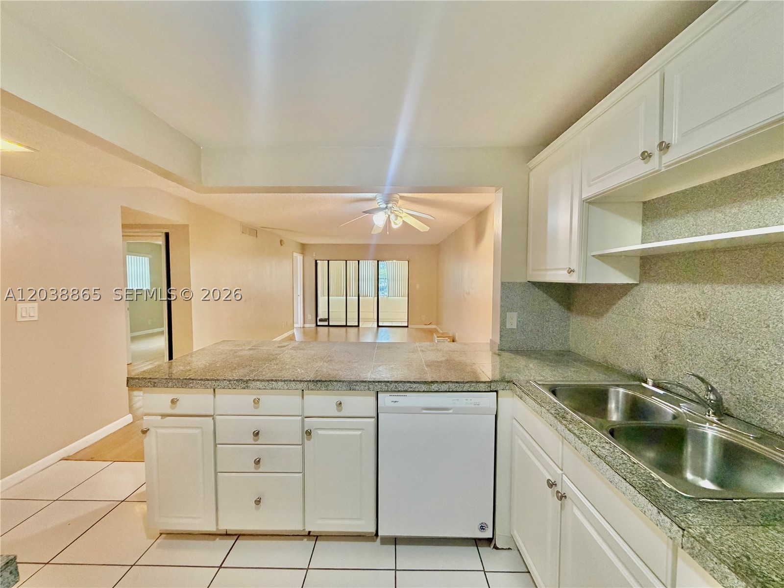 2320 S Cypress Bend Dr 206 Property Photo 9