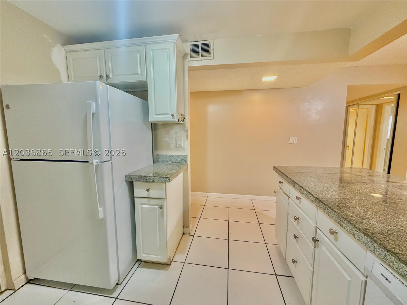2320 S Cypress Bend Dr 206 Property Photo 10