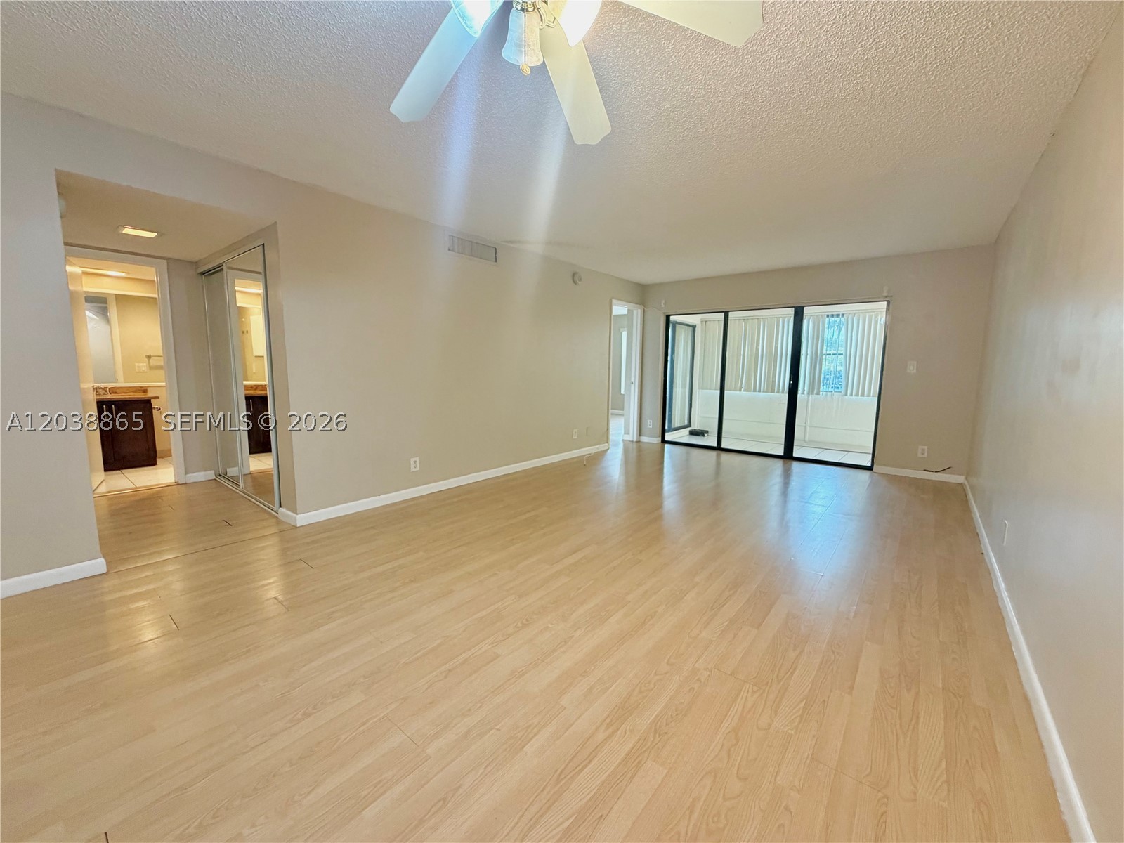 2320 S Cypress Bend Dr 206 Property Photo 16