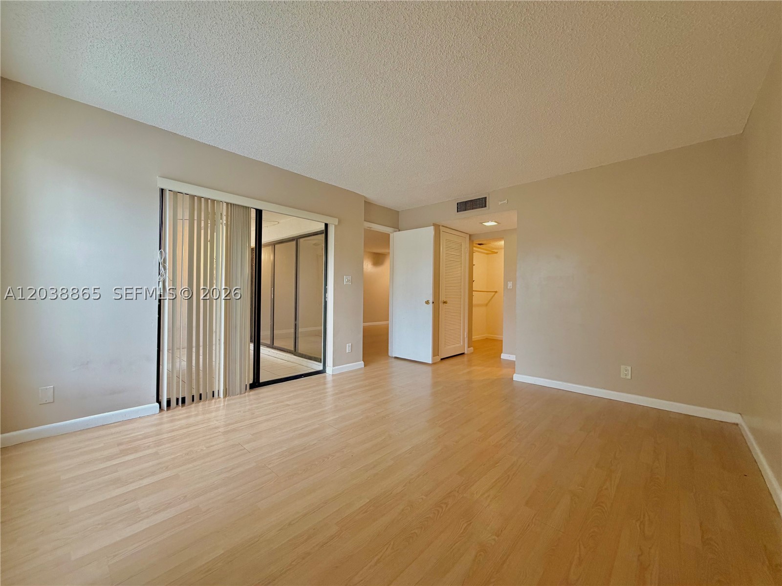 2320 S Cypress Bend Dr 206 Property Photo 21
