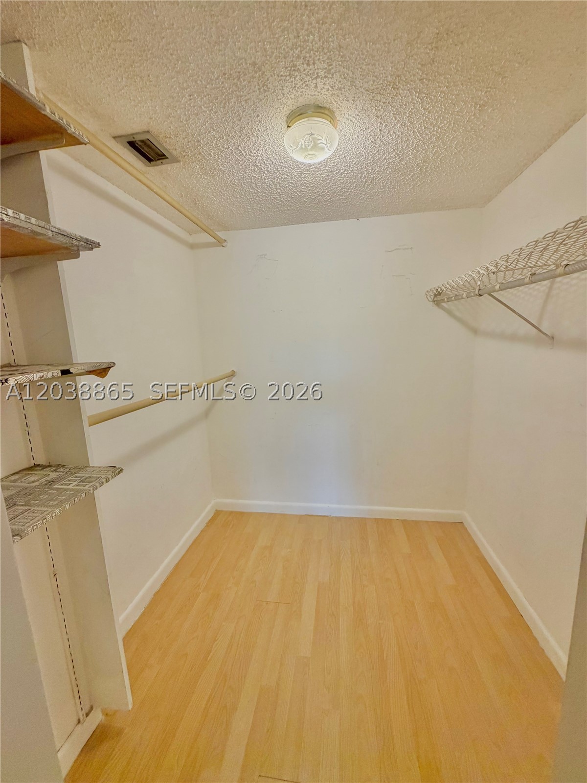 2320 S Cypress Bend Dr 206 Property Photo 23