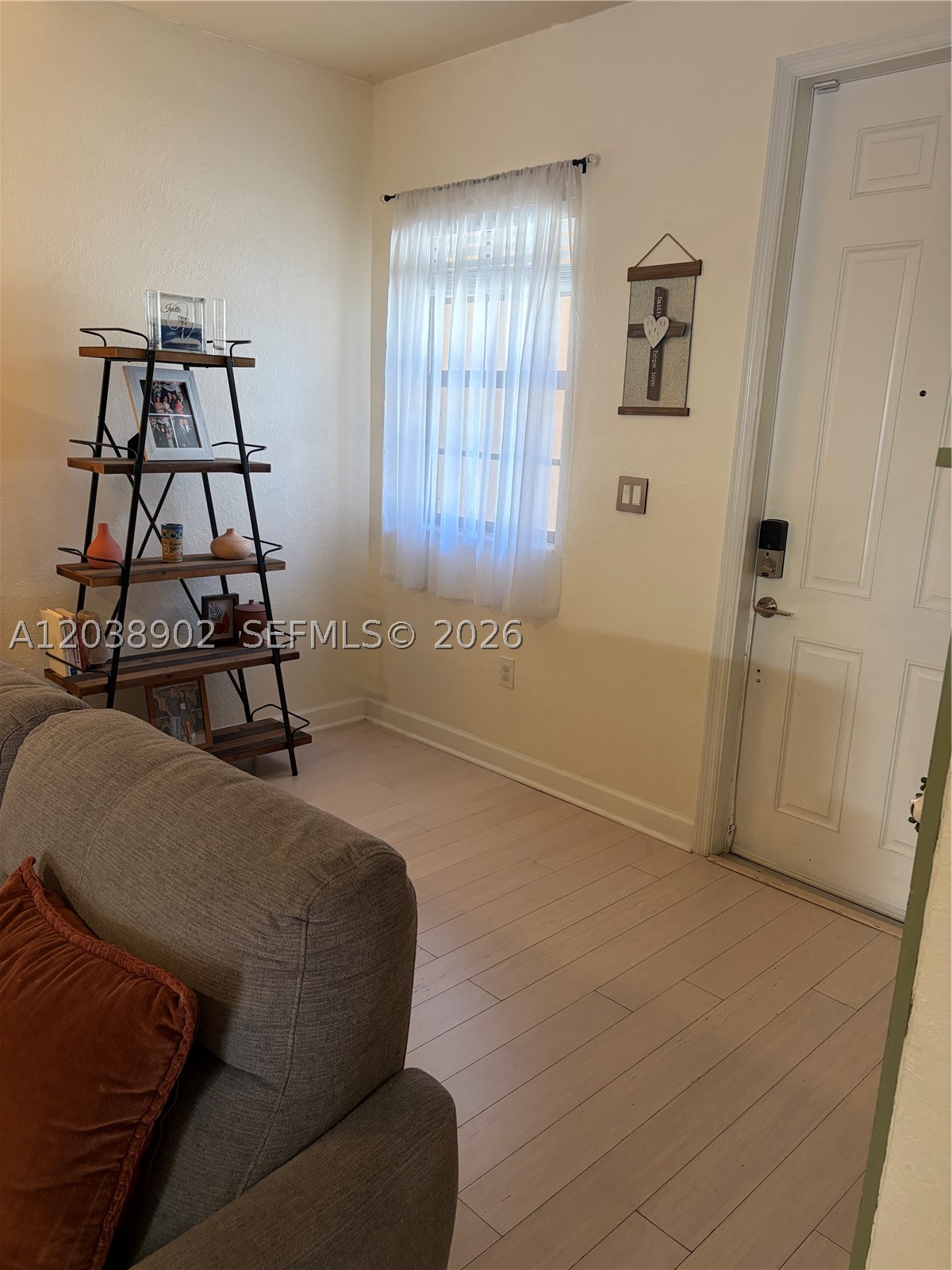 370 Ne 37th Pl Property Photo 2