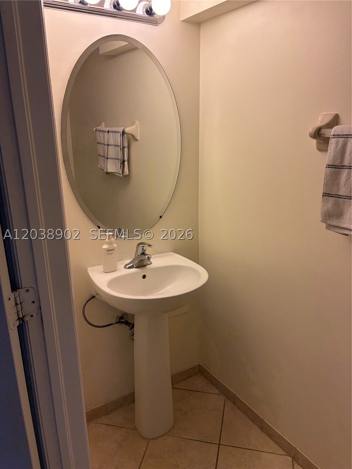 370 Ne 37th Pl Property Photo 6