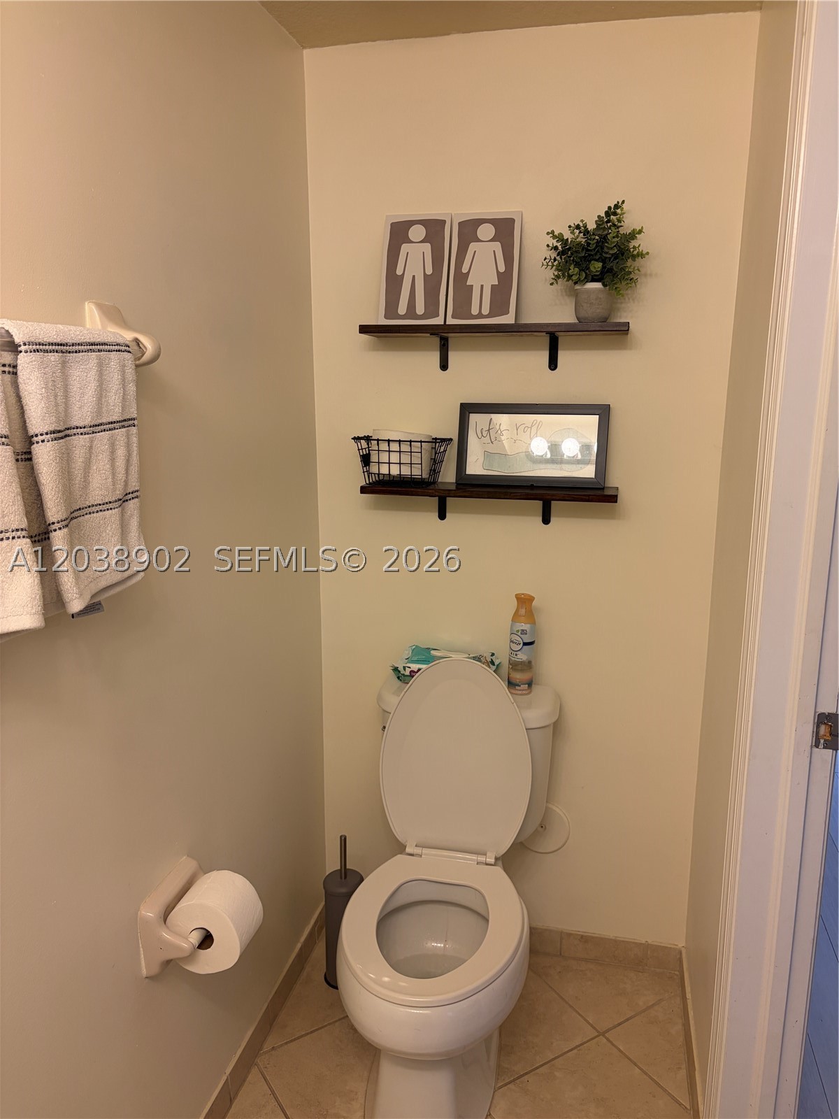 370 Ne 37th Pl Property Photo 7