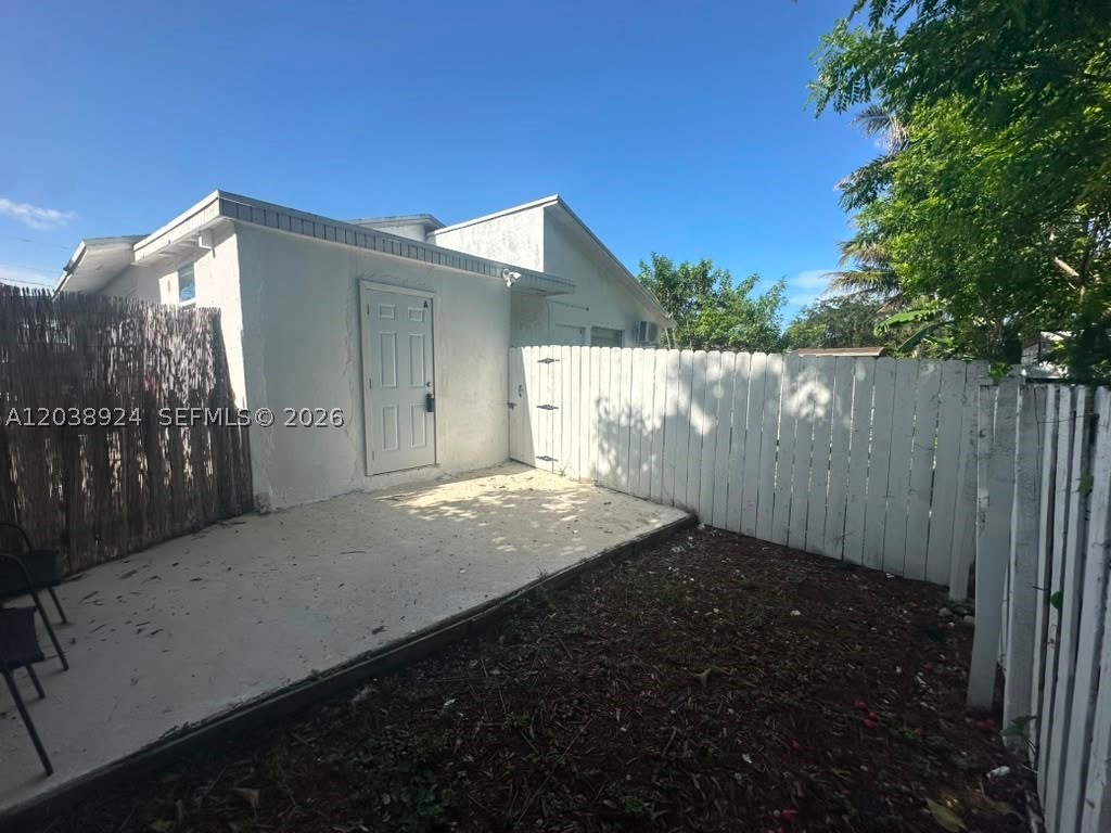 655 Nw 2nd St A Property Photo 6