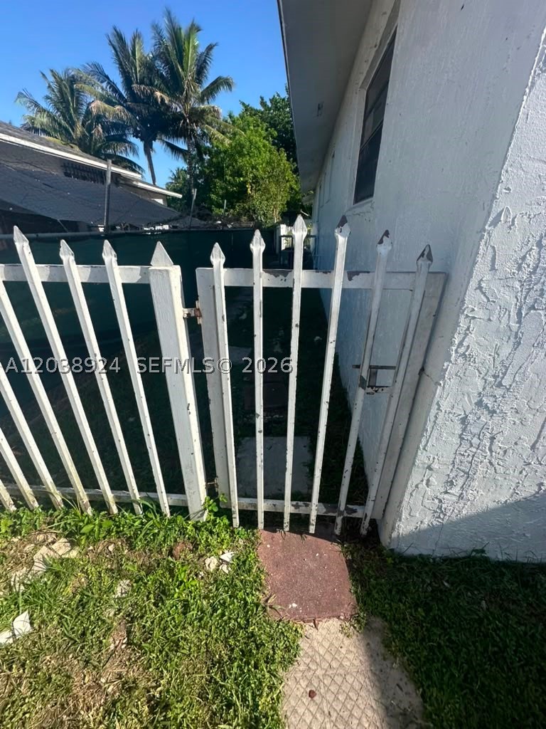 655 Nw 2nd St A Property Photo 10