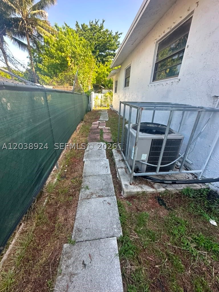 655 Nw 2nd St A Property Photo 11