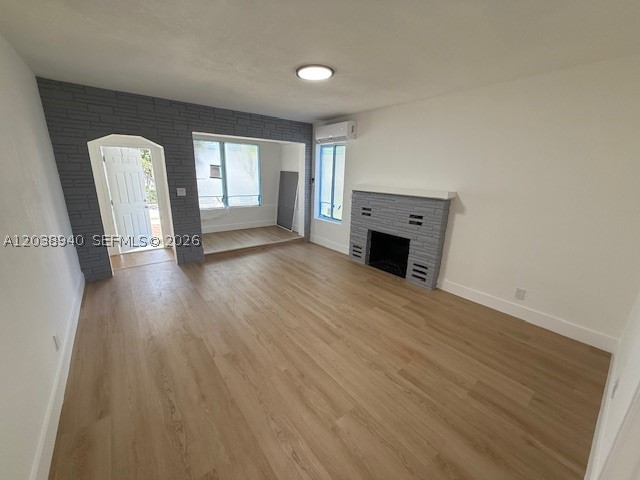 1123 N 17th Ct Property Photo 2