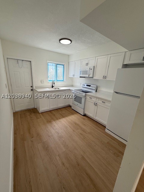 1123 N 17th Ct Property Photo 3