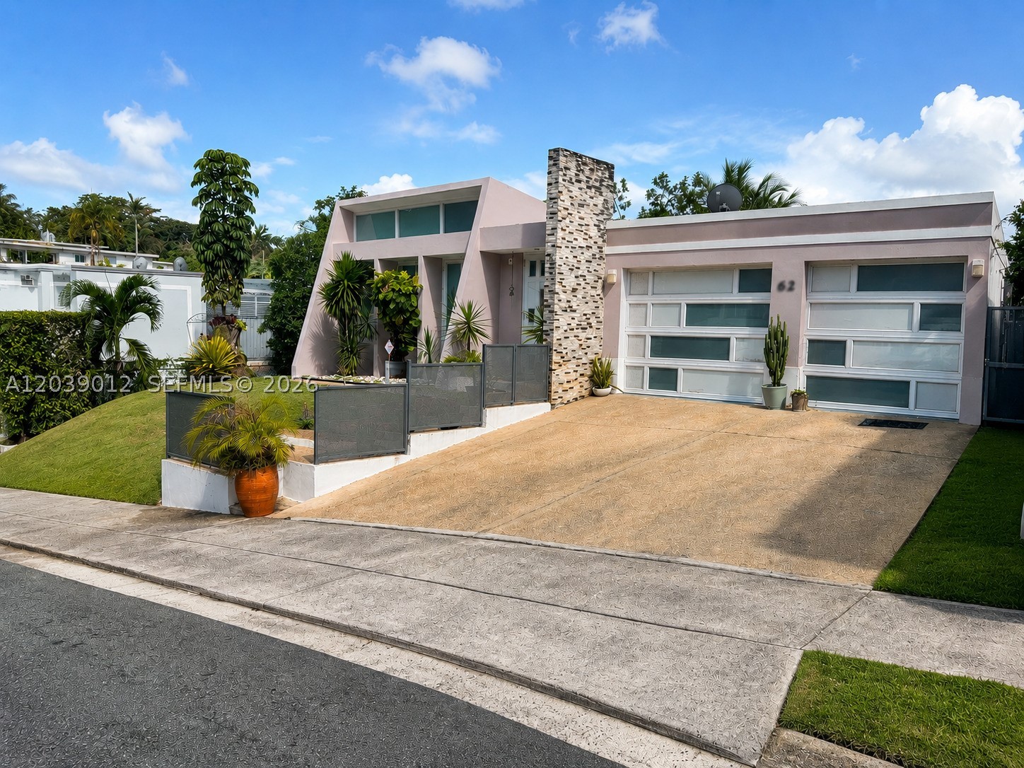 A12039012 Property Photo 1
