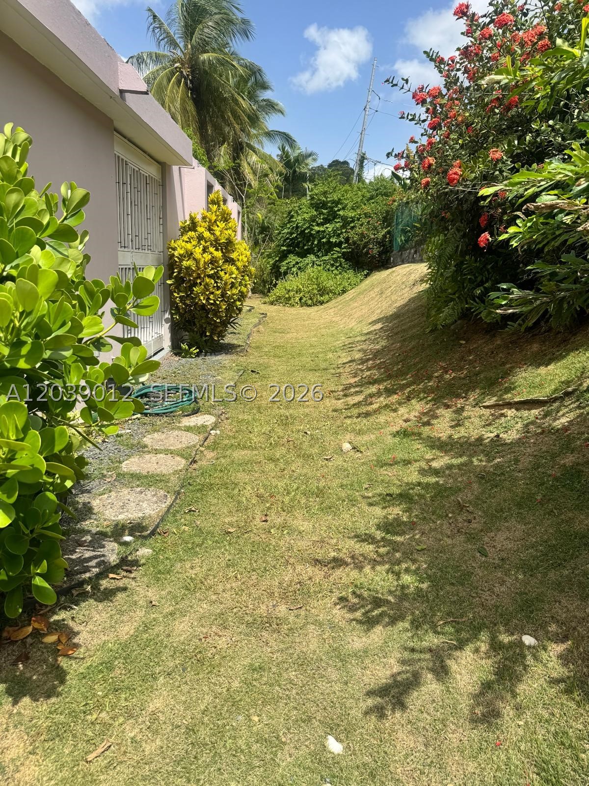 A12039012 Property Photo 10