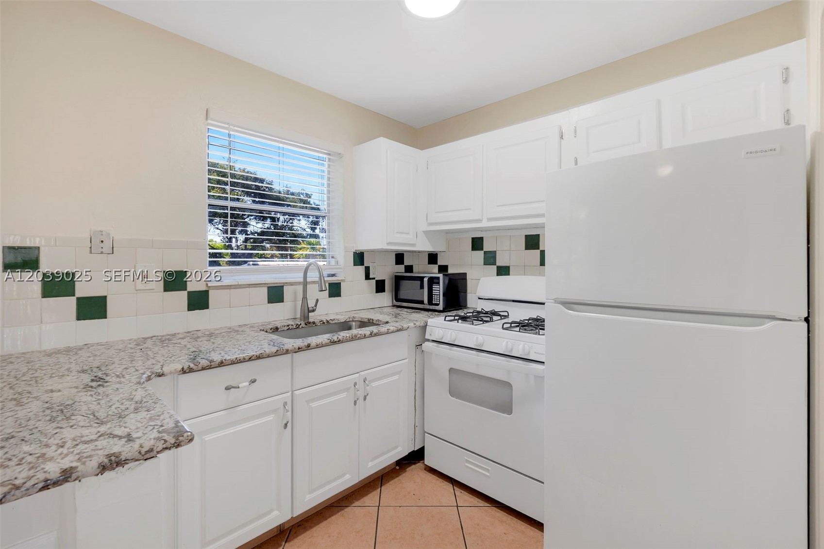2211 Nw 64th Ave Property Photo 5