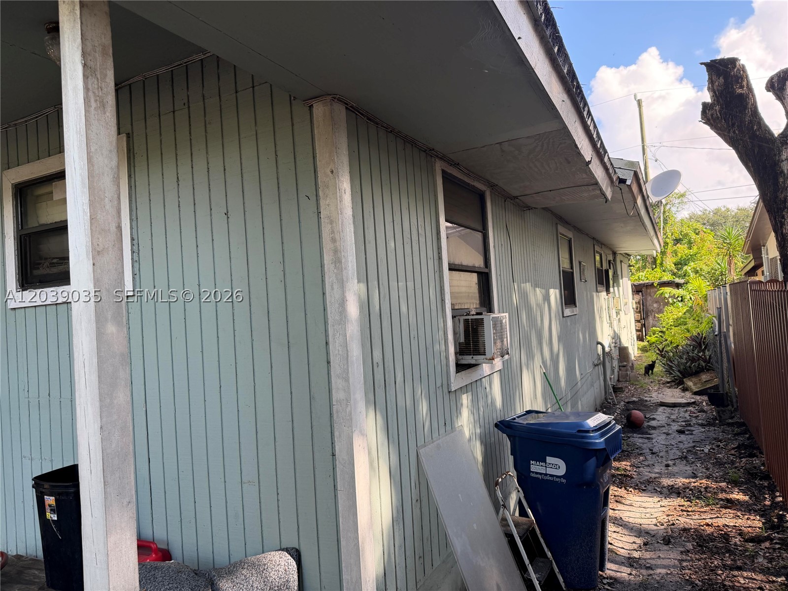 1885 Nw 113th Ter Property Photo 3