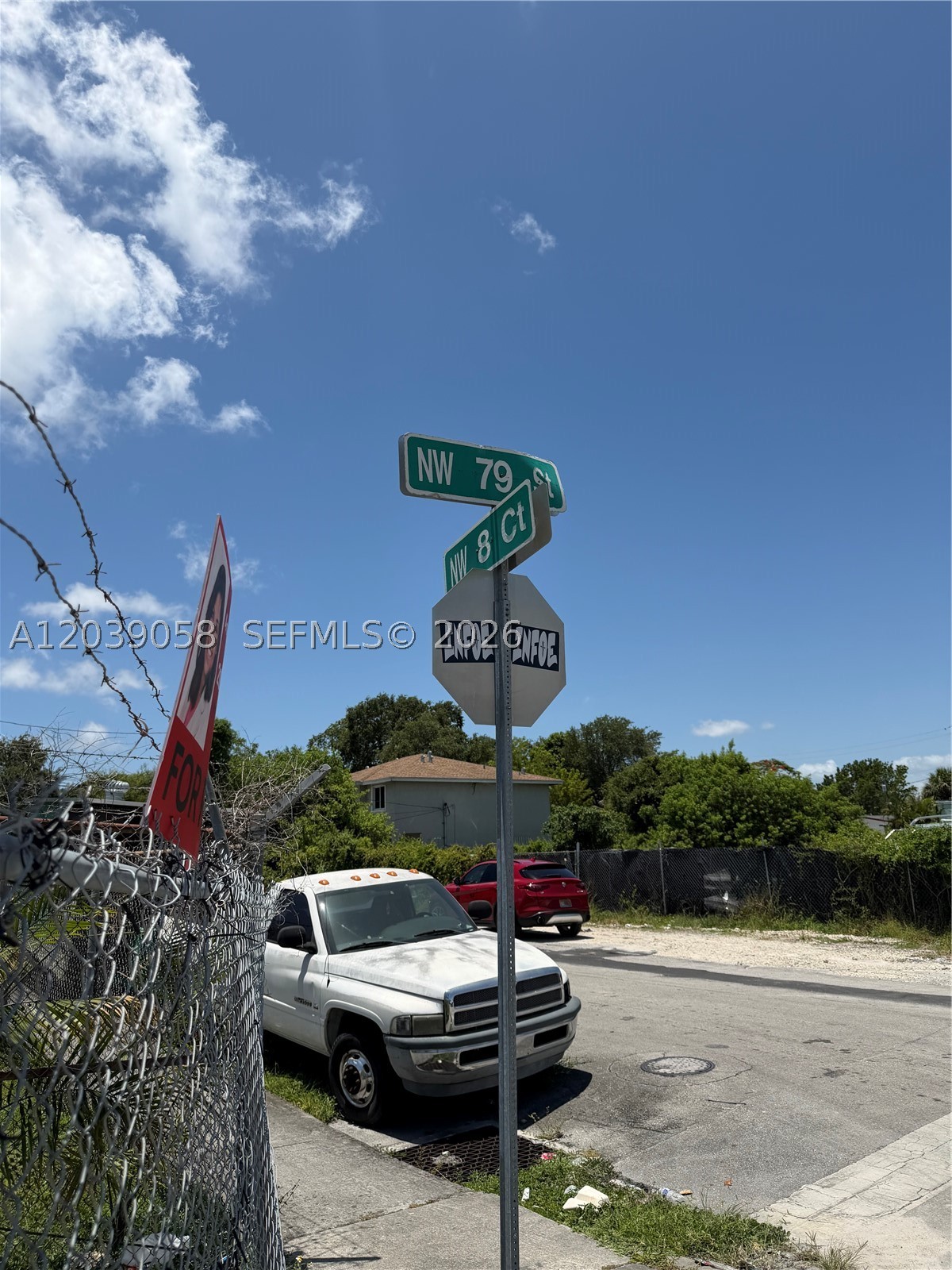 810 Nw 79th St Property Photo 3