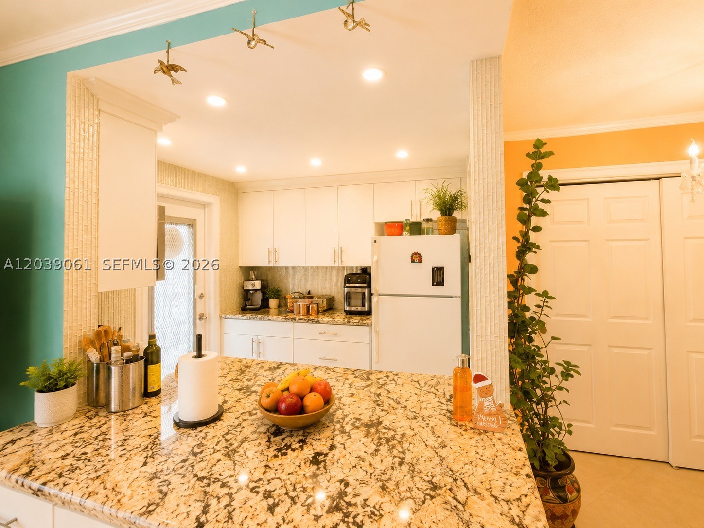 1725 James Ave 12a Property Photo 2