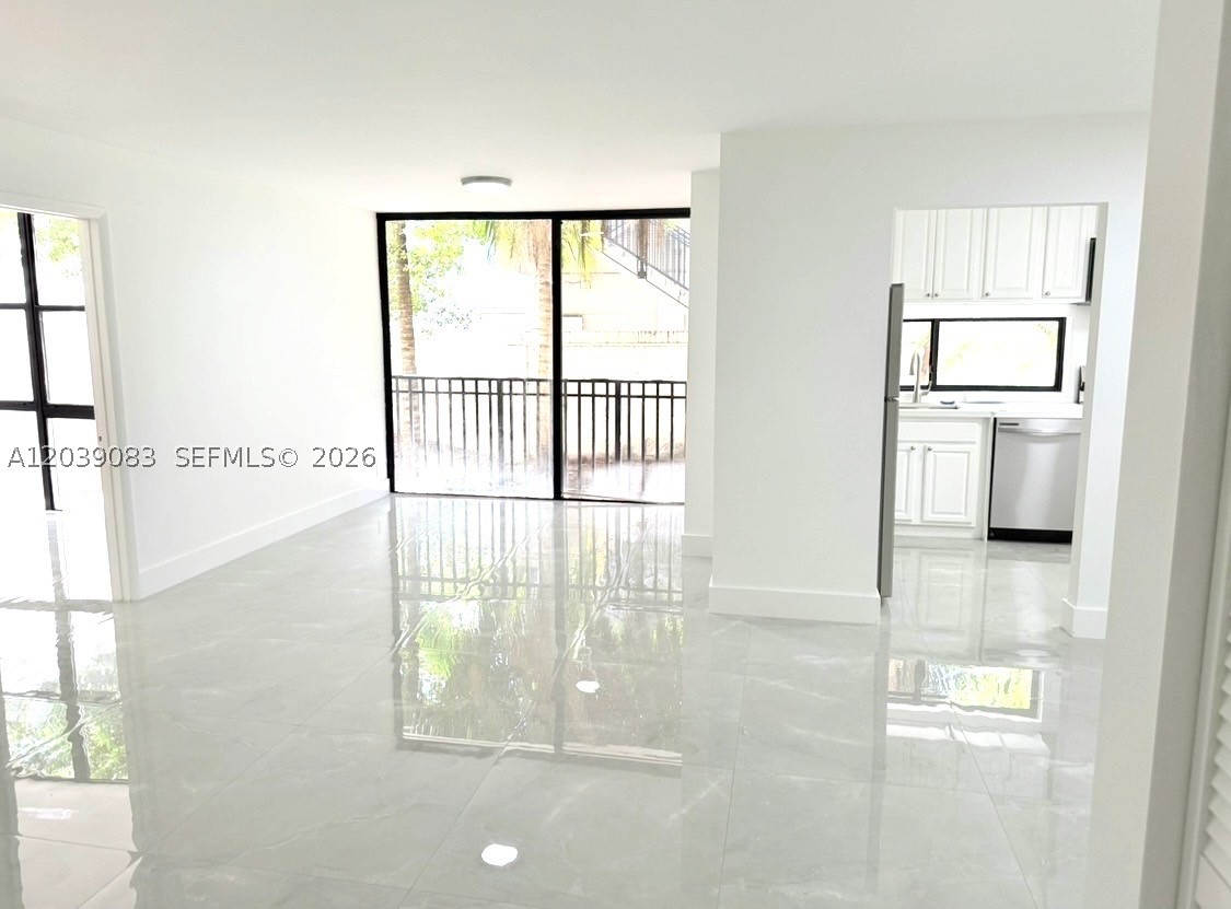 16909 N Bay Rd 116 Property Photo 3