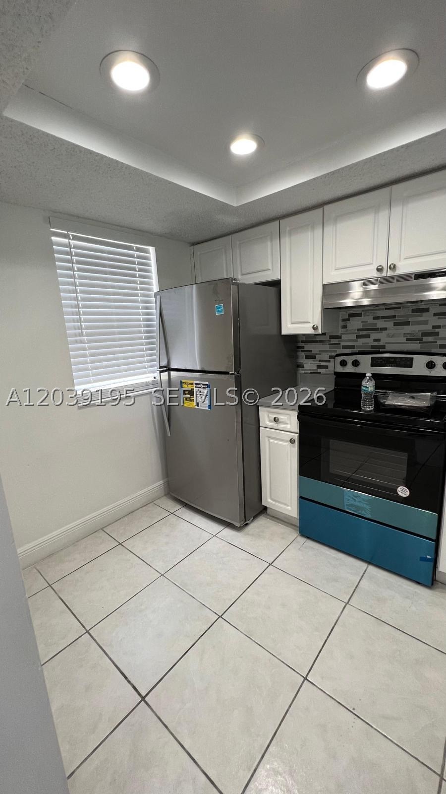 A12039195 Property Photo 9